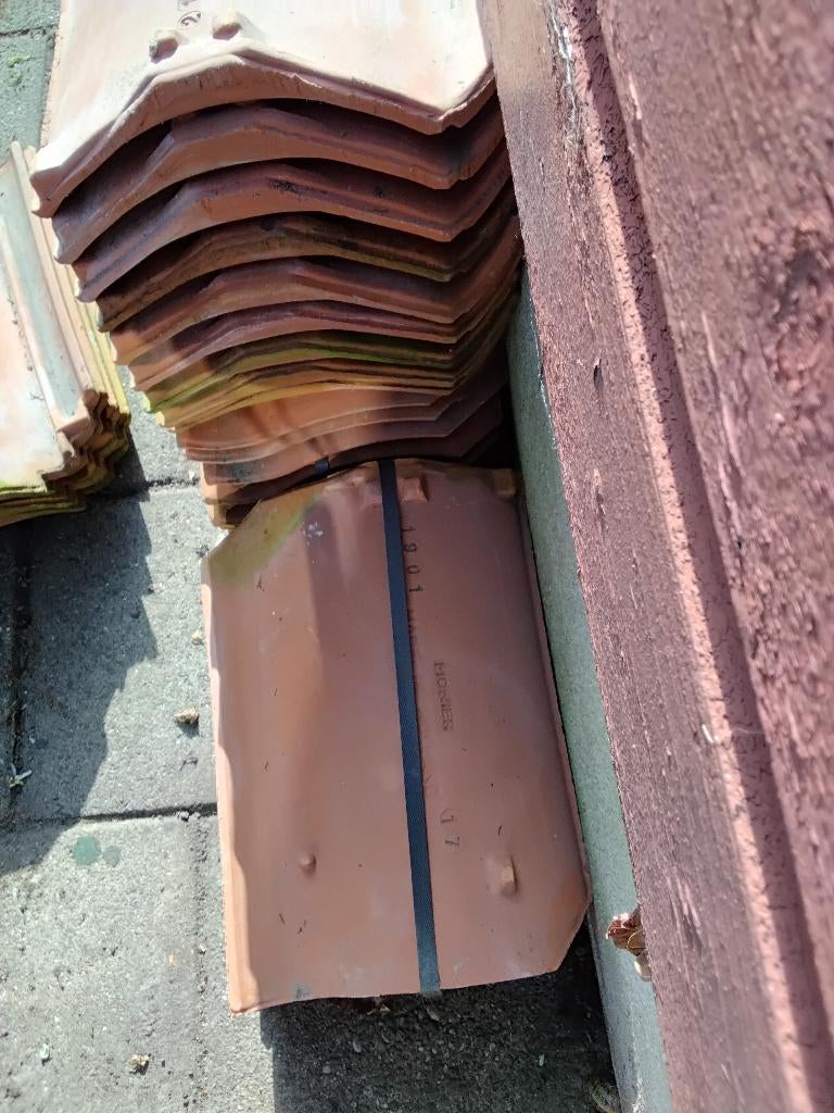 86 stuks Monier dakpannen Oude Holle, Ophalen, Steen of Klei, Nieuw, 15 m² of meer