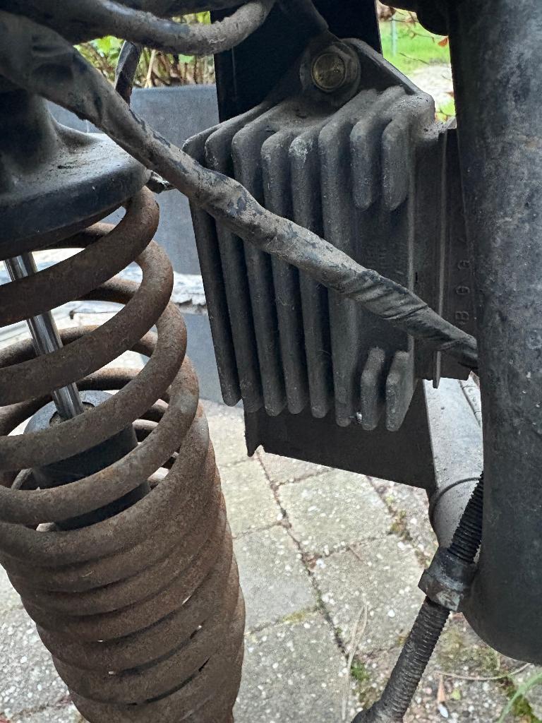 Gilera/Piaggio 125/180cc spanningsregelaar origineel, Ophalen of Verzenden, Gebruikt, Overige typen, Piaggio