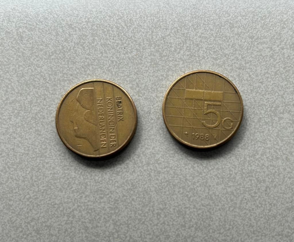 Twee munten van 5 gulden 1988/1990, Postzegels en Munten, Munten | Nederland, Ophalen of Verzenden, Koningin Beatrix, 5 gulden