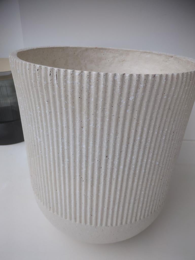 Bloempot groot zo goed als nieuw.( Creme.), Ophalen of Verzenden, Zo goed als nieuw