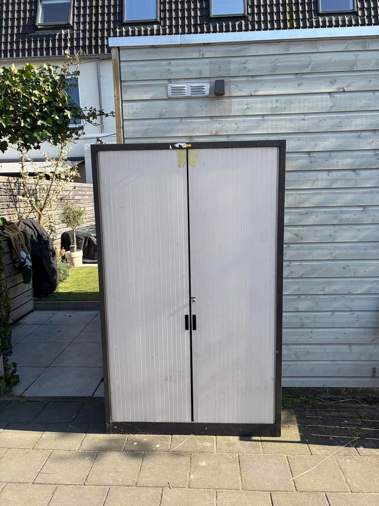 Gratis - Metalen archiefkast met roldeuren en legplanken, Ophalen, Gebruikt, Meerdere deuren, 50 tot 100 cm