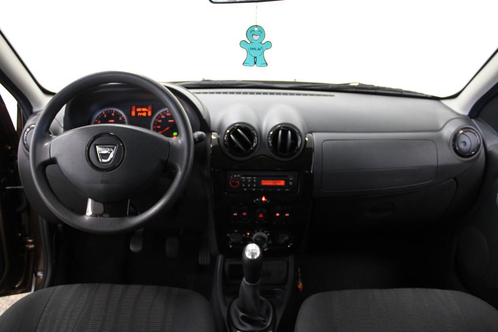 Dacia Duster 1.6 Lauréate 2wd (bj 2011), Voorwielaandrijving, Euro 5, Stof, Gebruikt