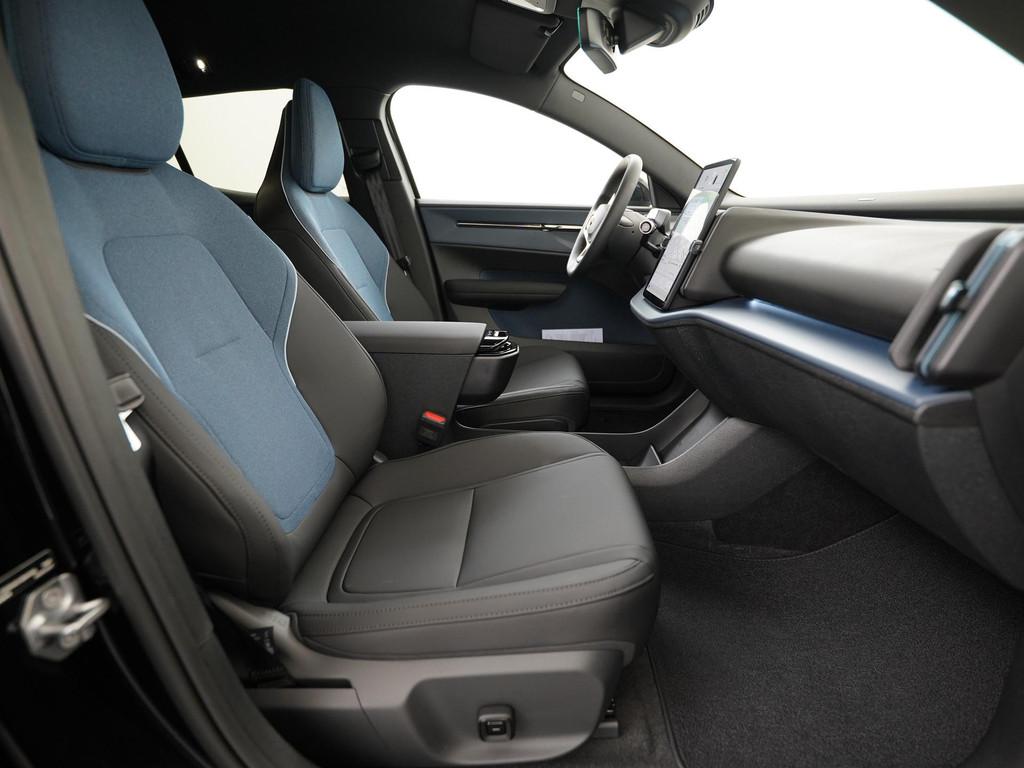 Volvo EX30 Single Motor Extended Range Plus Europa 69 kWh |, Automaat, Zwart, Origineel Nederlands, 1600 kg
