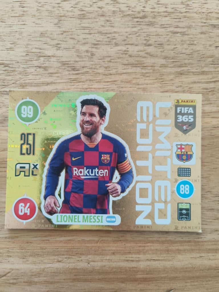 Lionel Messi Panini Fifa 365 Limited Edition kaart, Verzamelen, Sportartikelen en Voetbal, Zo goed als nieuw, Poster, Plaatje of Sticker