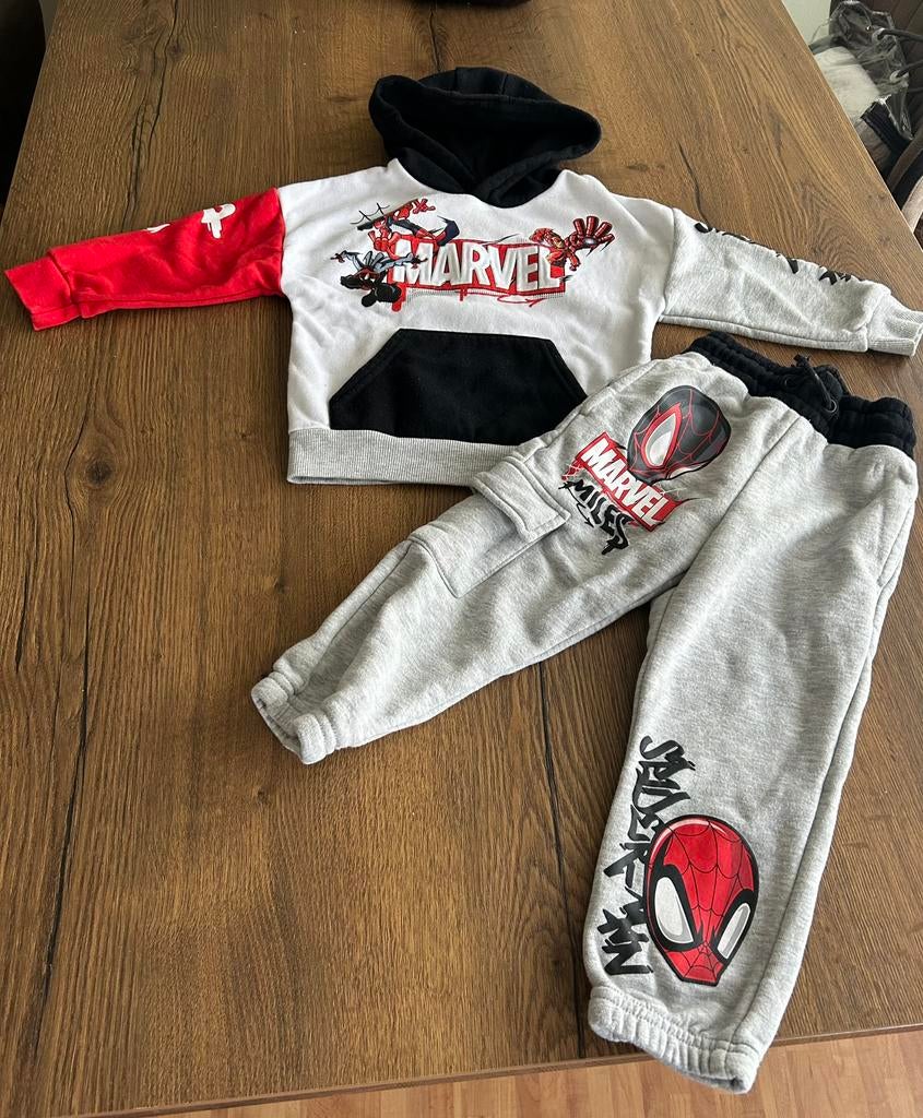 MARVEL Joggingspak mt 98, Ophalen of Verzenden, Zo goed als nieuw, Jongen