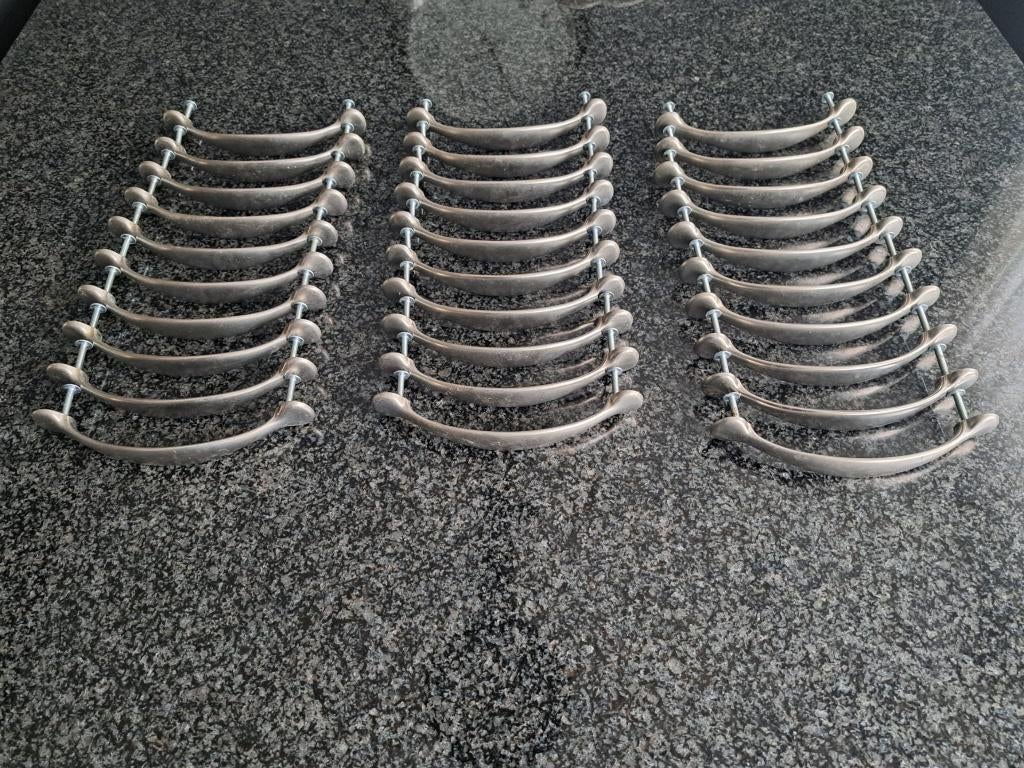 30 massieve RVS keukengrepen, Huis en Inrichting, Keuken | Keukenelementen, Minder dan 50 cm, Gebruikt, Overige kleuren, Ophalen of Verzenden