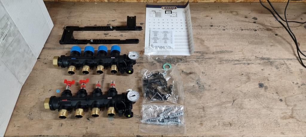 Henco 4-groeps composiet verdeler - regelbaar, debietmeting, Ophalen, Minder dan 30 cm, Overige typen, Nieuw