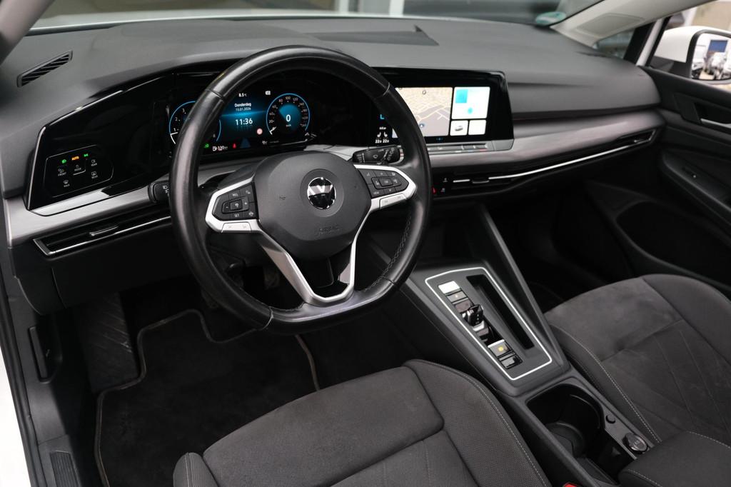 Volkswagen Golf 8 1.5 eTSI Style 150PK DSG Pano Navi ACC Mem, 680 kg, 4 cilinders, 150 pk, Wit