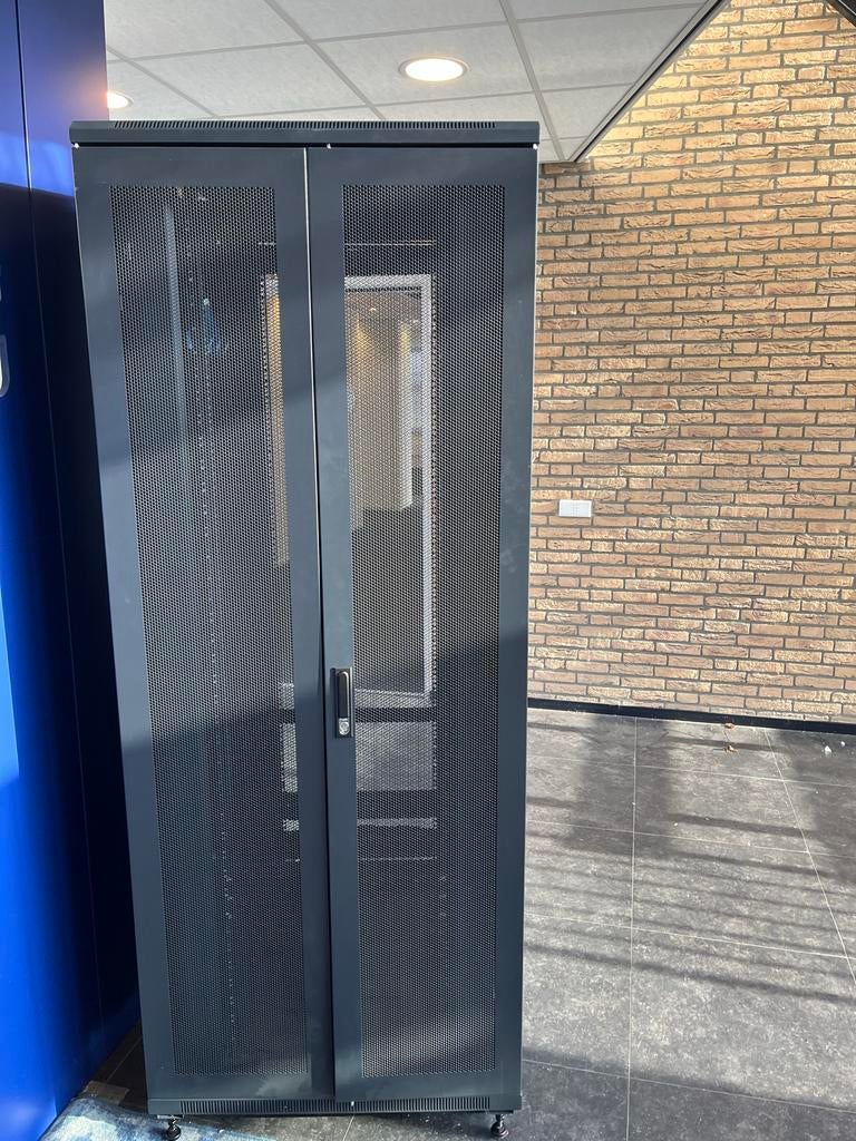 Serverkast 80x100x205 - Geperforeerde deuren, Computers en Software, Ophalen of Verzenden, Gebruikt, Geperforeerd