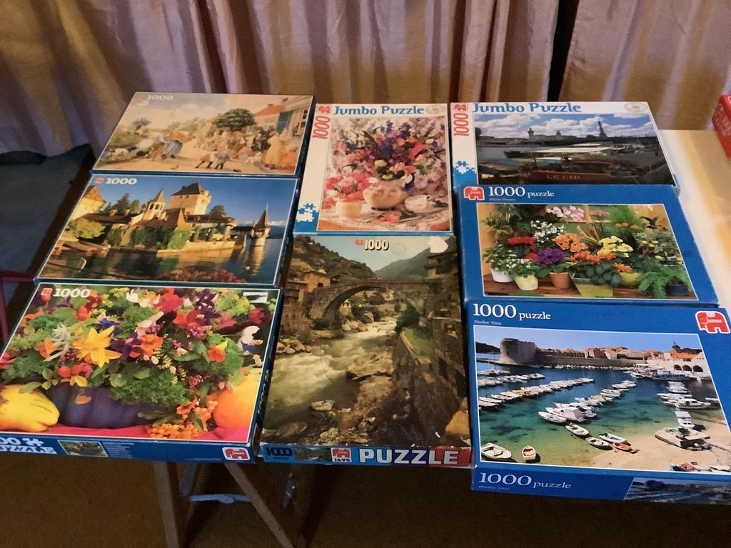 8 Jumbo puzzels 1000 stukjes, Ophalen of Verzenden, 500 t/m 1500 stukjes, Zo goed als nieuw