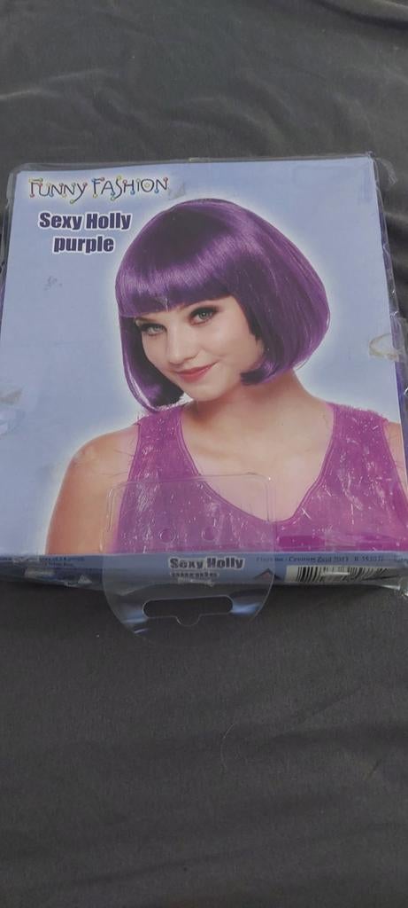 Zo goed als nieuwe paarse pruik, Ophalen, Zo goed als nieuw, Carnaval, Accessoires