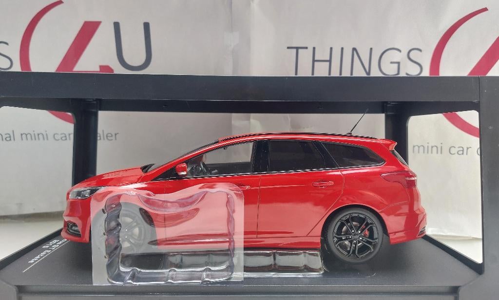 Ixo 1:18 Ford Focus ST 2015 rood nieuw in verpakking, Hobby en Vrije tijd, Modelauto's | 1:18, Ophalen of Verzenden, Nieuw, Auto
