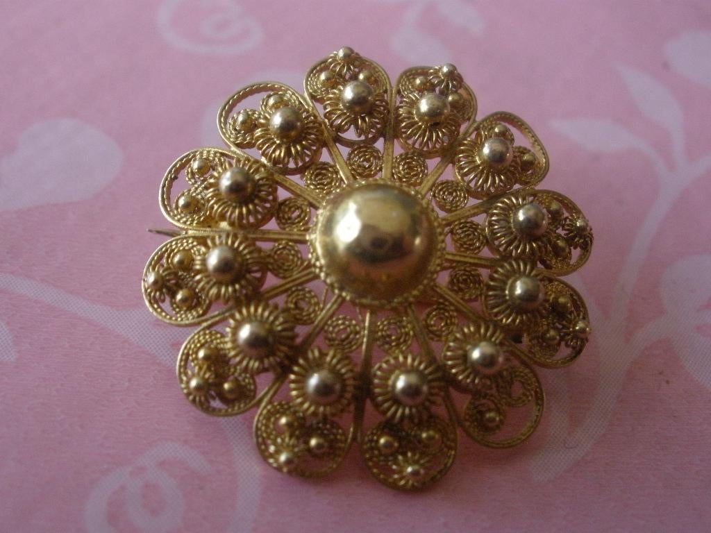 Zeeuwse Gouden Filligrain Mansknoop Broche Klederdracht 14K, Ophalen of Verzenden, Goud, Broche