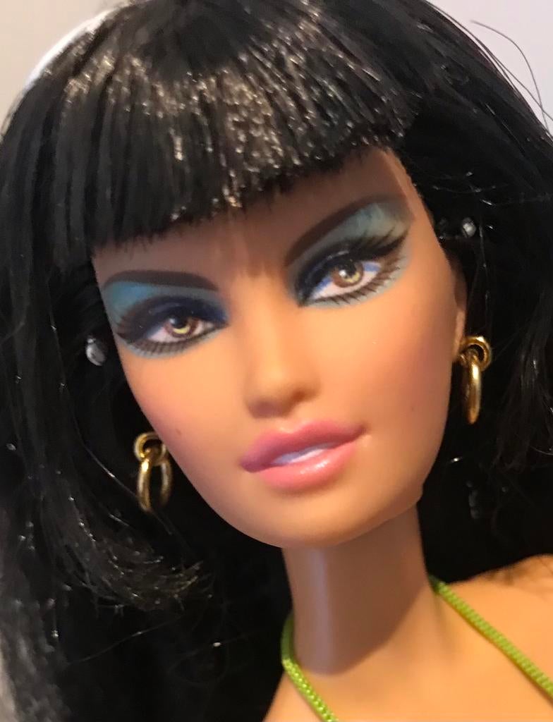 2007 Mattel Barbie Top Model Resort Teresa M5804, Verzamelen, Poppen, Ophalen of Verzenden, Zo goed als nieuw, Fashion Doll