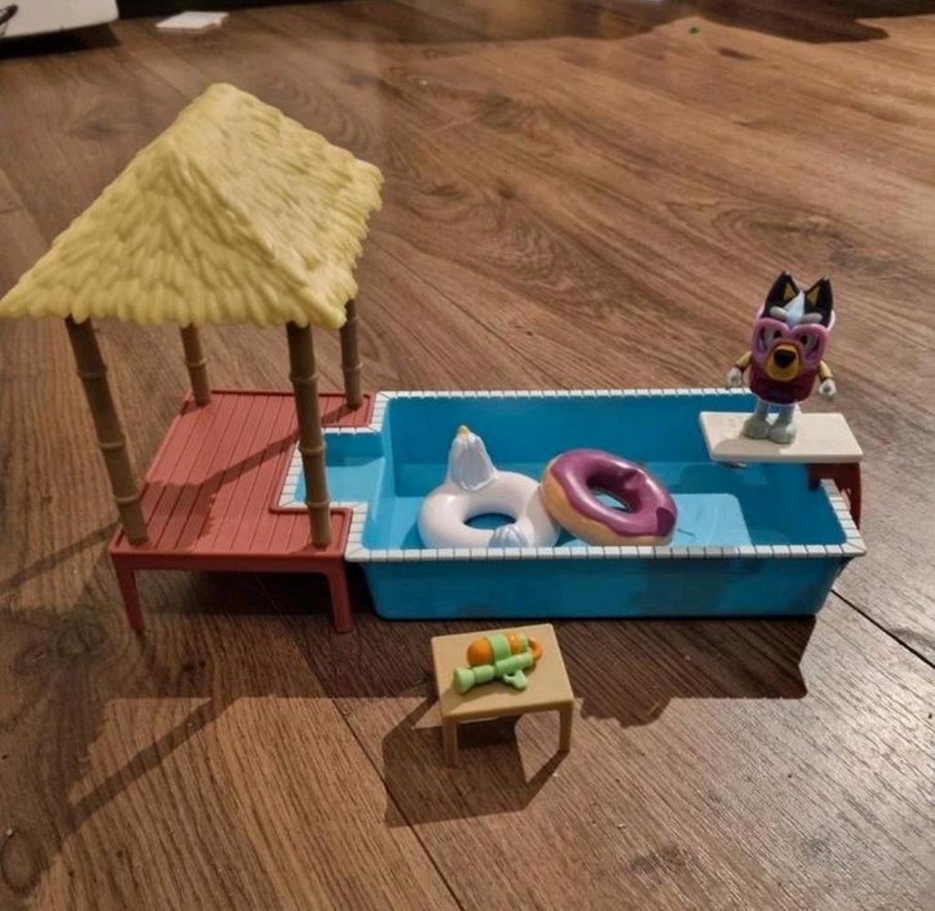 Bluey zwembad, Ophalen