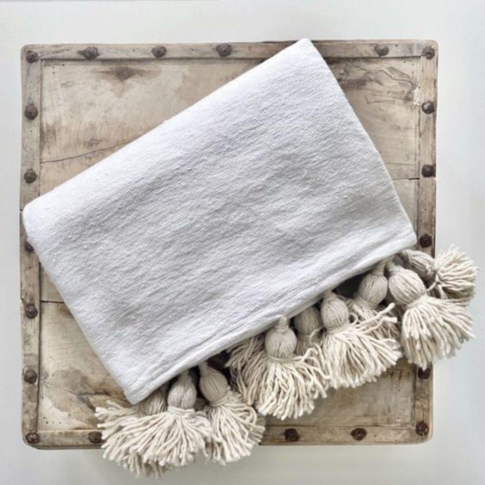 Marokkaanse Plaid met PomPoms Ecru, Huis en Inrichting, Woonaccessoires | Plaids en Woondekens, Nieuw, Ophalen of Verzenden, Info@plukietamoois.nl