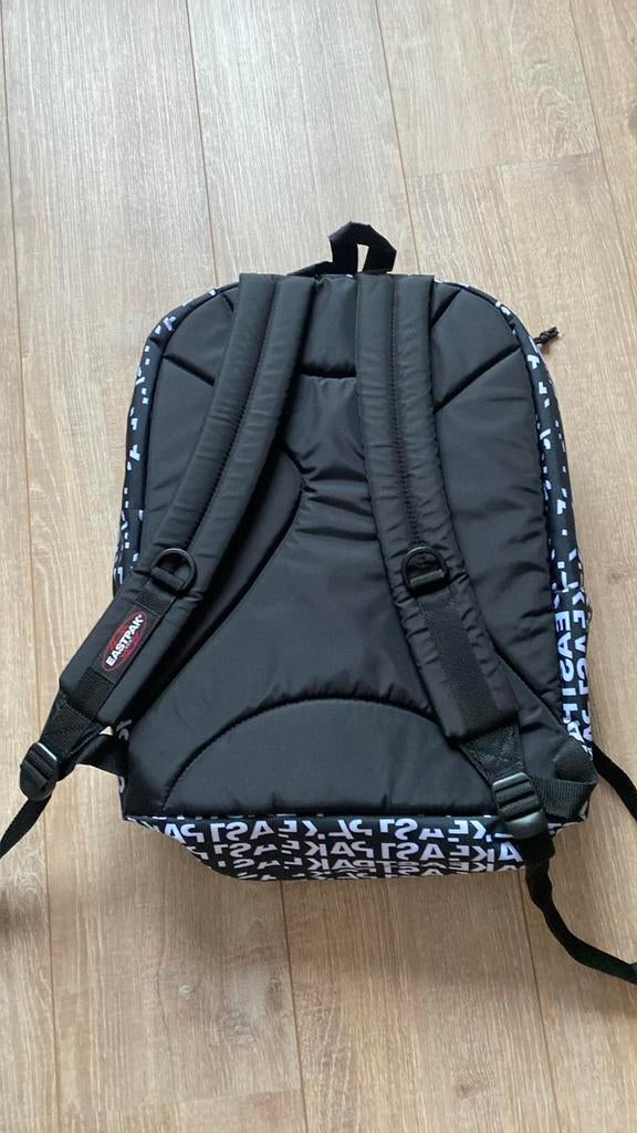 2 Eastpak rugzakken - zo goed als nieuw!, Ophalen, Zo goed als nieuw, 25 tot 40 cm, Eastpak