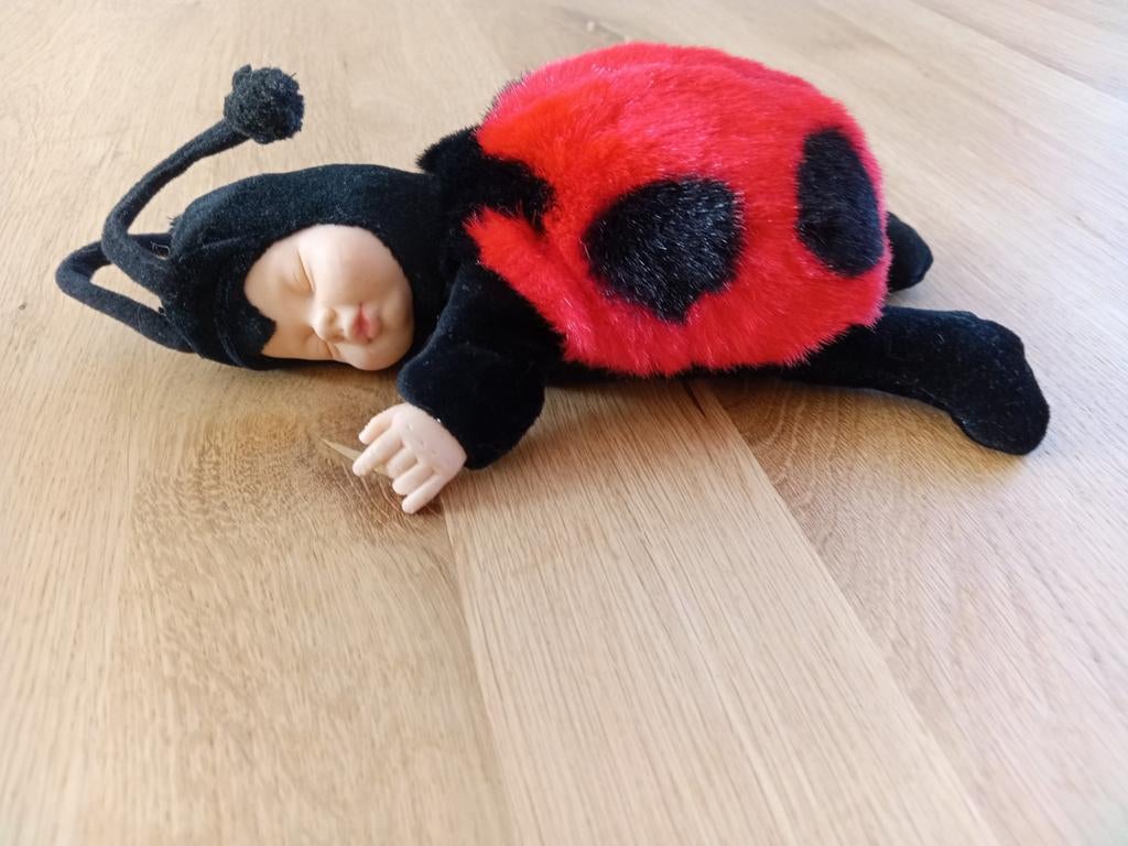 Anne Geddes Lieveheersbeestje Pop, Ophalen of Verzenden, Zo goed als nieuw, Babypop