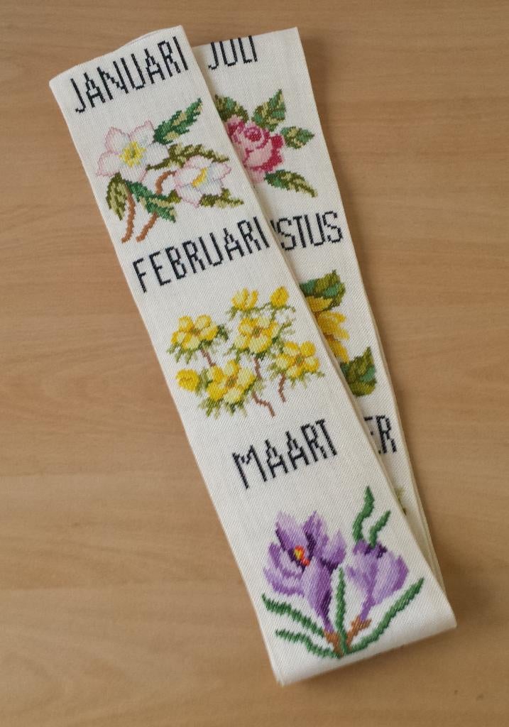 Borduurwerk 12 Bloemen met alle Maanden - lang, Hobby en Vrije tijd, Borduren en Borduurmachines, Gebruikt, Overige typen, Ophalen of Verzenden