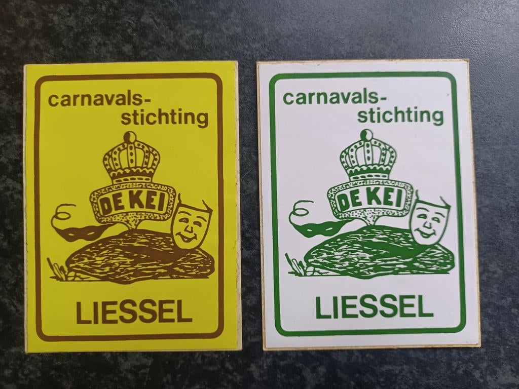 2 Oude stickers Carnavals stichting De Kei Liessel, Ophalen, Zo goed als nieuw