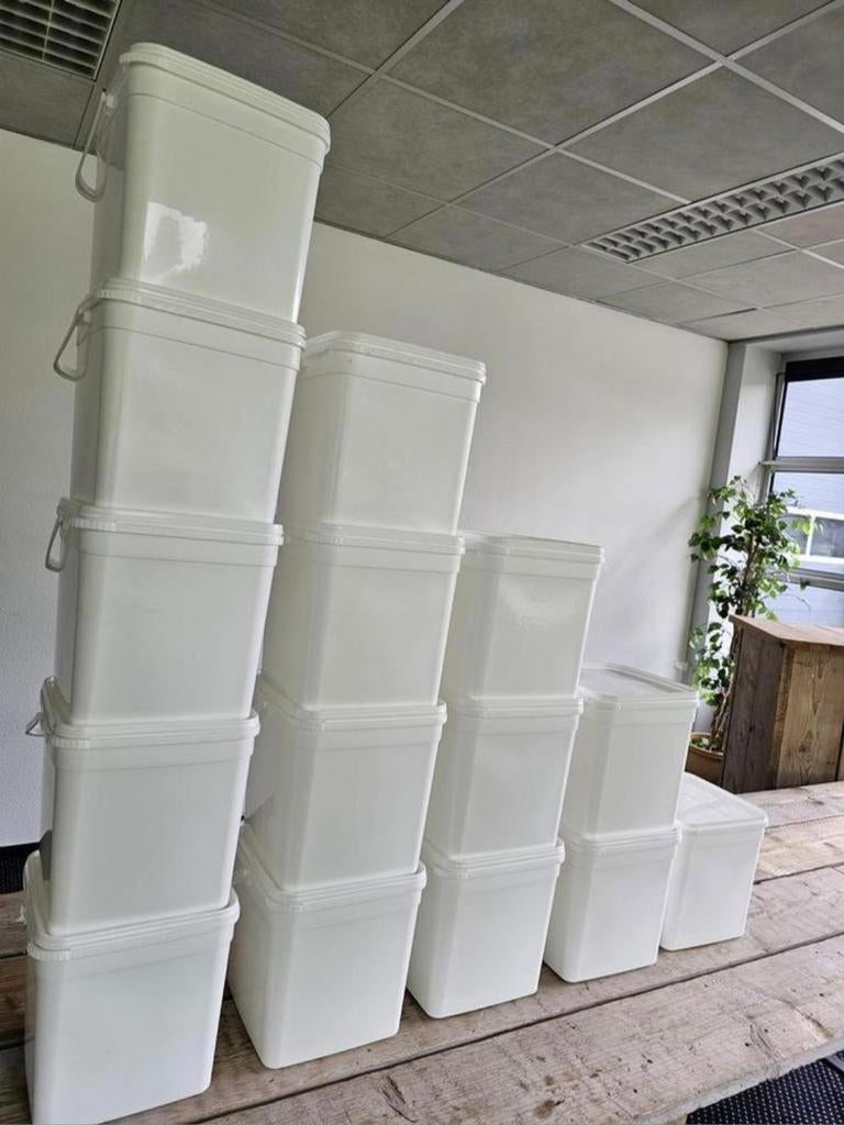 Vierkante emmers met deksel, 10,6 liter. 100 tot 500 stuks, Ophalen, Zo goed als nieuw, Kunststof, Met deksel