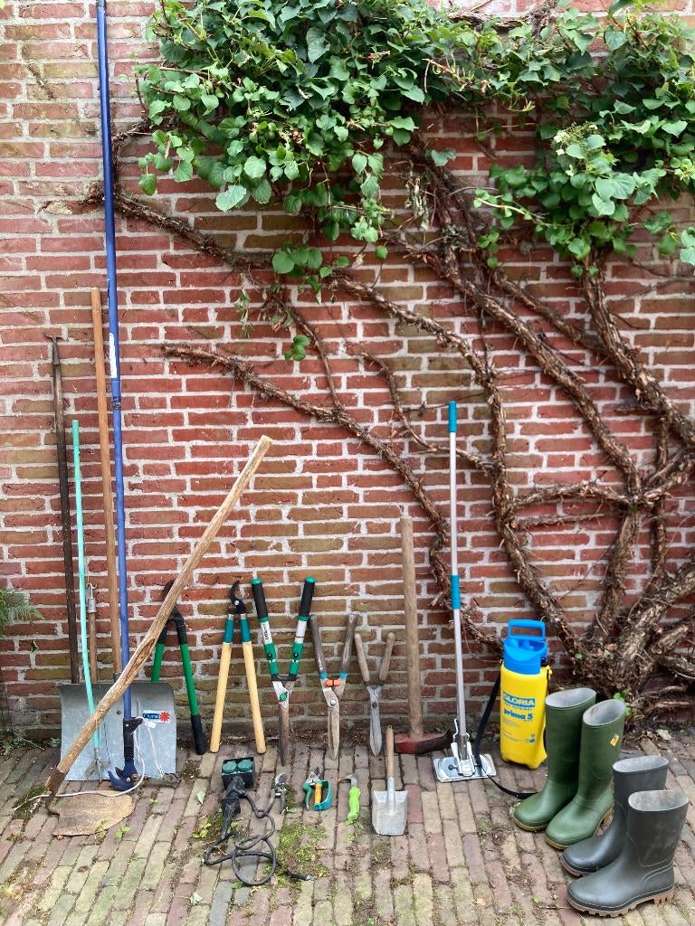 Diverse tuingereedschap heggenschaar kloofbijl tuinslang etc, Ophalen of Verzenden, Gebruikt