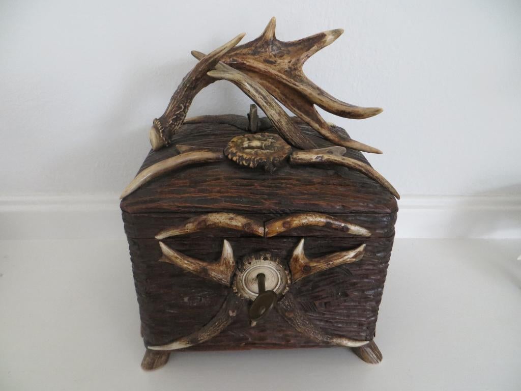 zeldzaam; antiek Black Forest sigaren kistje met geweien, Ophalen of Verzenden