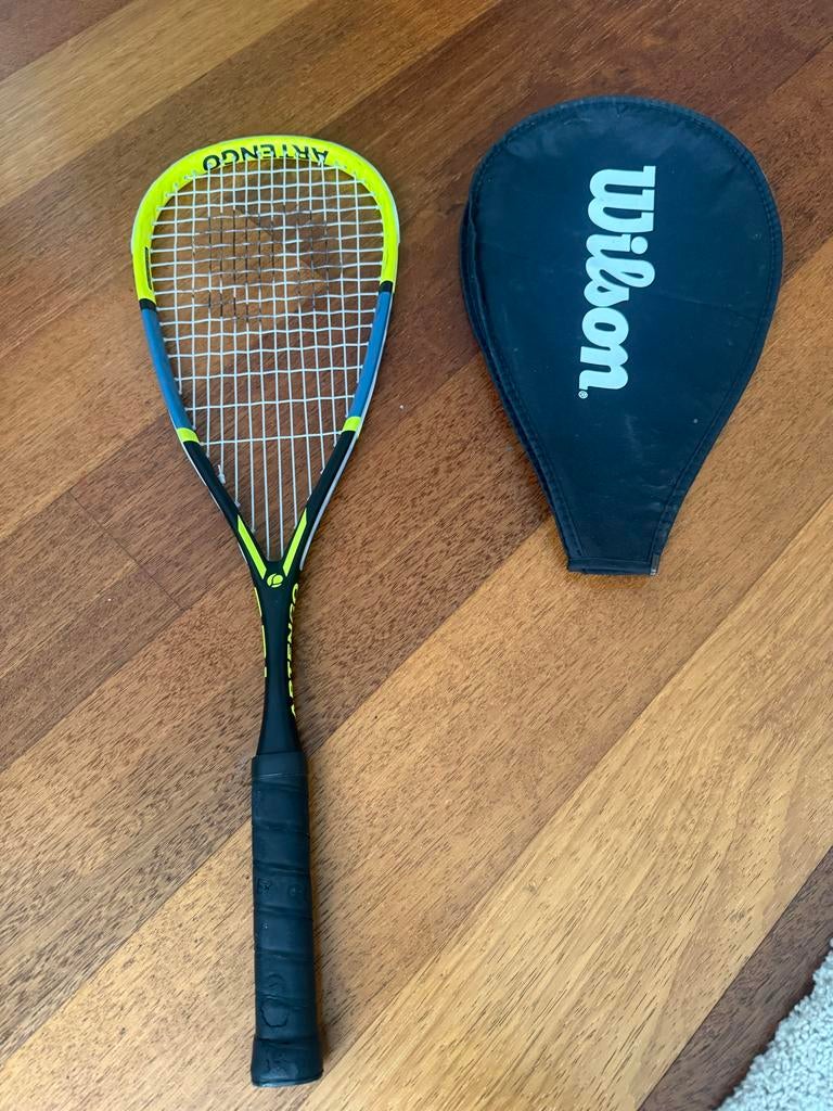 Artengo squash racket met Wilson hoes - ideaal voor beginner, Ophalen of Verzenden, Gebruikt, Racket, Met hoes