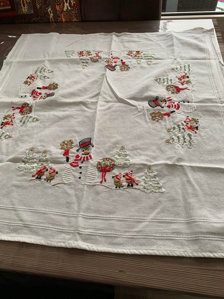 Mooi geborduurd kleed €4, Huis en Inrichting, Ophalen of Verzenden, Zo goed als nieuw, Rechthoek