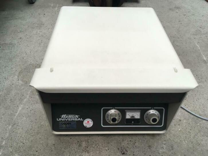 Centrifuge Hettich traploos instelbaar 2 soorten buizen