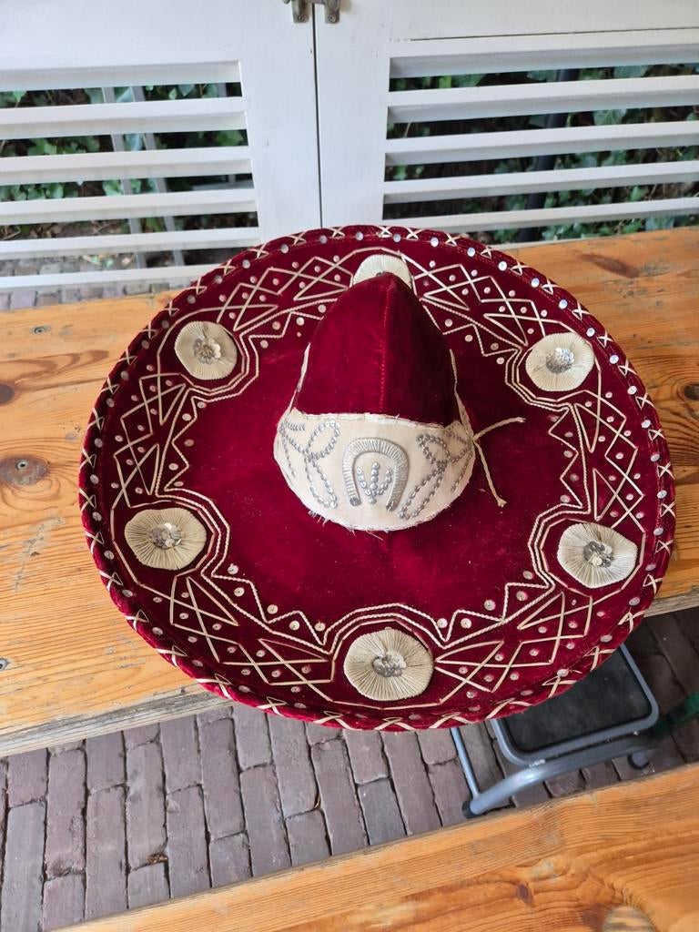 Prachtige Mexicaanse Sombrero - Rood met Zilveren Details, Kleding | Dames, Ophalen