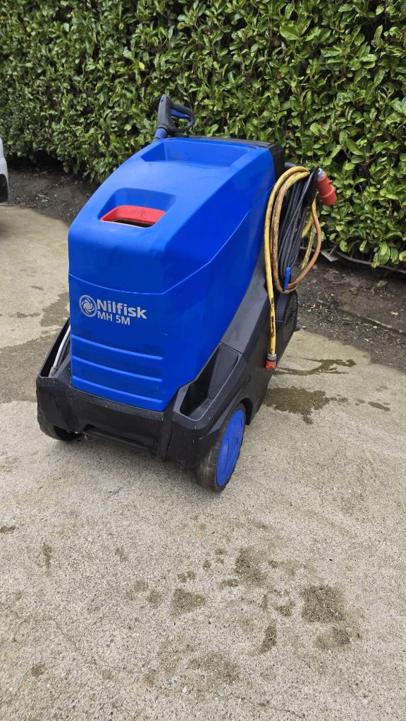 Warmwater hogedrukreiniger Nilfisk MH 5M 210/1100, Ophalen, Zo goed als nieuw, Benzine, Nilfisk