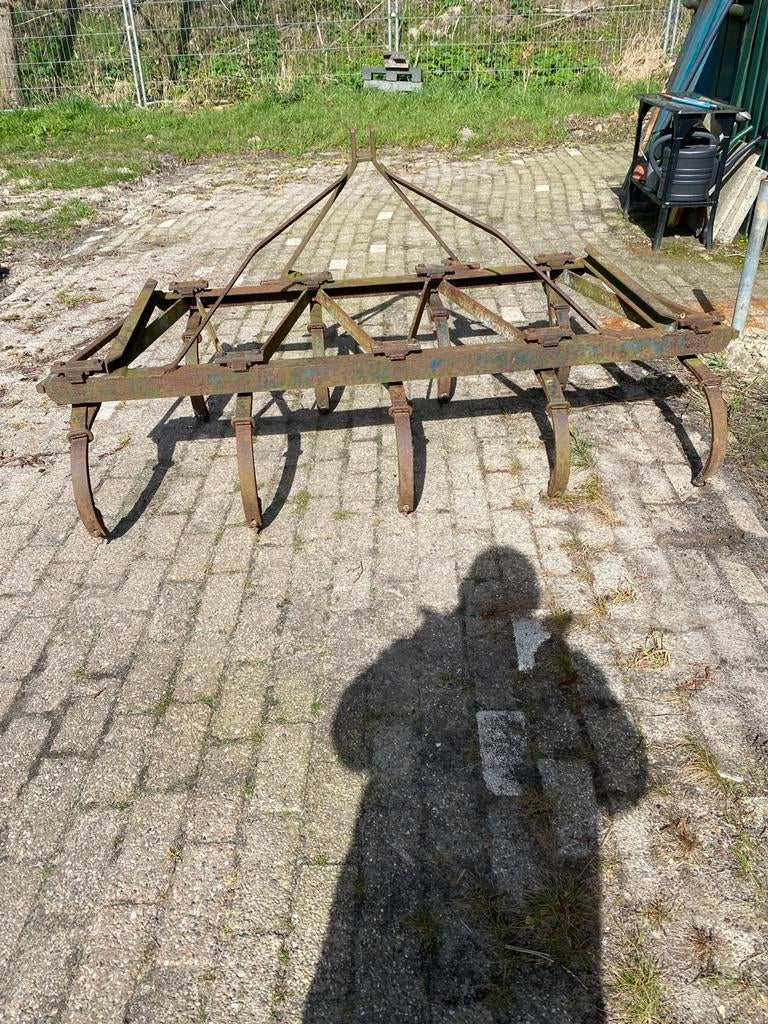 Triltand cultivator en grondbak, Ophalen
