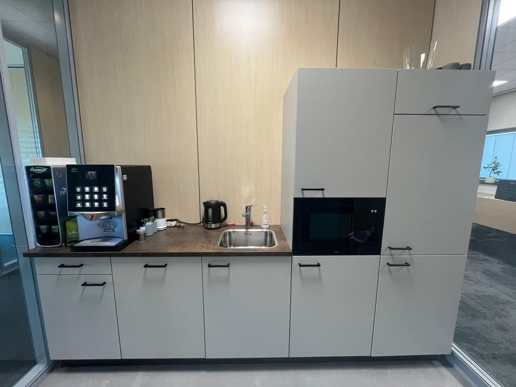 Keukenblok incl. apparatuur, Huis en Inrichting, Keuken | Complete keukens, Ophalen, Enkelwandige keuken, Zo goed als nieuw, Composiet