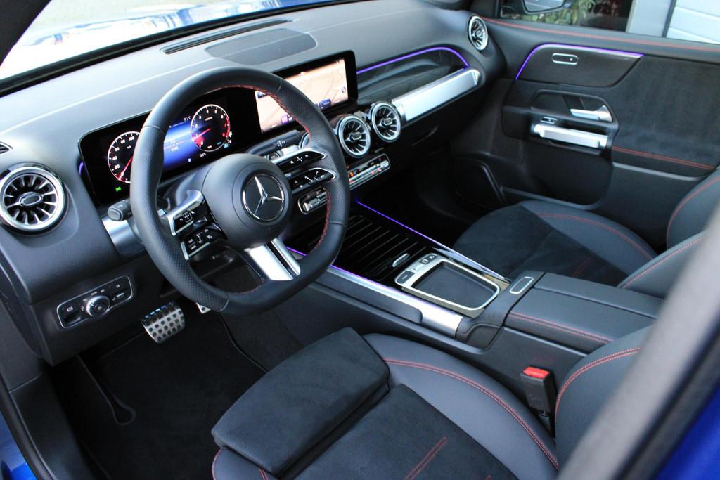 Mercedes-Benz GLB-Klasse 180 AMG 7 Persoons Facelift | Pano, 4 cilinders, Blauw, 7 stoelen, 14 km/l