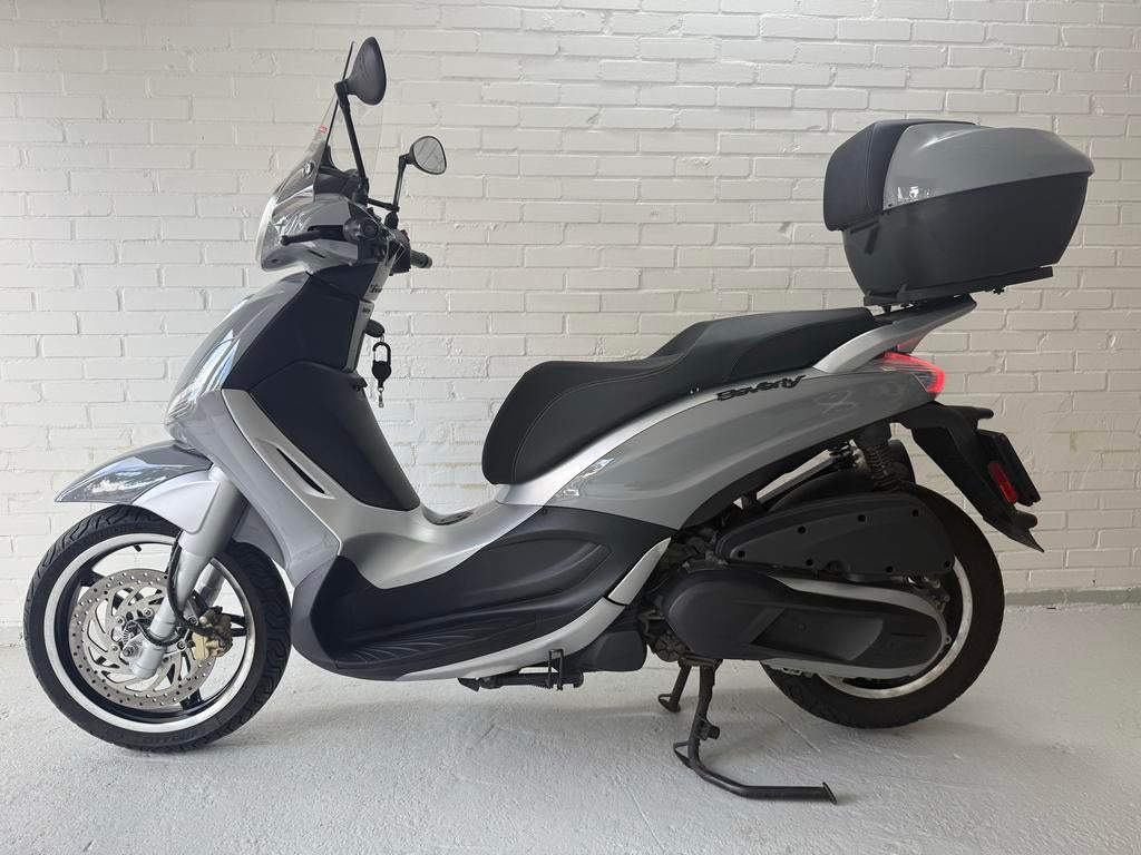 Piaggio Beverly 350 Tourer | 2022 | 8000 km, Scooter, Motorrijbewijs A, Particulier, Traction Control