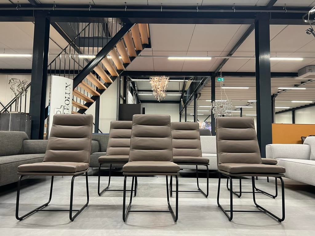 6 Nieuw Gelderland 7854 Eetkamerstoel Taupe leer Stoel