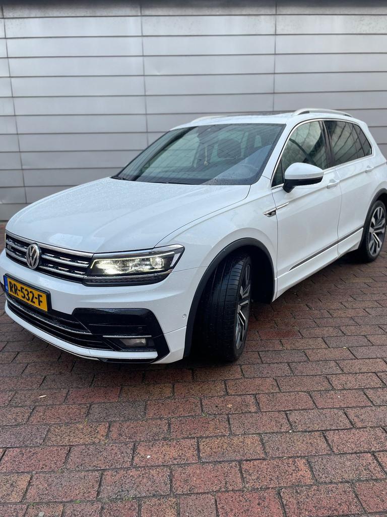 Volkswagen Tiguan 2.0 TSI 4Motion Highline 3 *R LINE!PANO, Automaat, Gebruikt, Euro 6, 4 cilinders