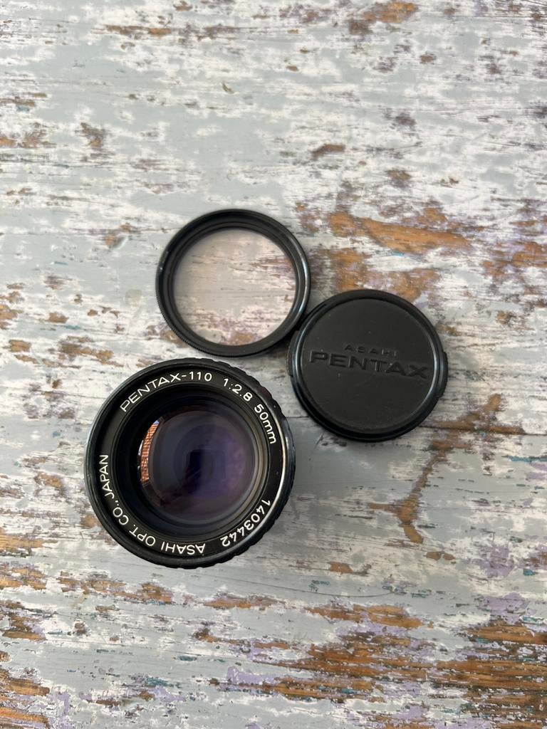 Pentax 110 lens 50mm 2.8, Ophalen of Verzenden, Zo goed als nieuw, Standaardlens