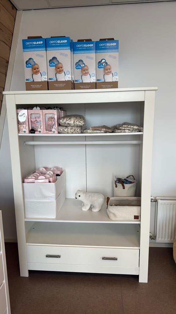 GRATIS kast, Ophalen, Gebruikt, 100 tot 150 cm, Babykamer Outlet