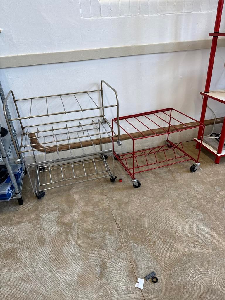 3 LP rekjes / vinyl opslag op wieltjes metaal vintage design, Huis en Inrichting, Kasten | Overige, Gebruikt, Ophalen