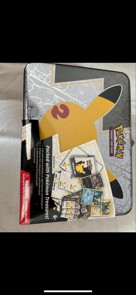 Pokémon Celebrations Collector Chest, Hobby en Vrije tijd, Verzamelkaartspellen | Pokémon, Ophalen of Verzenden, Nieuw, Overige typen