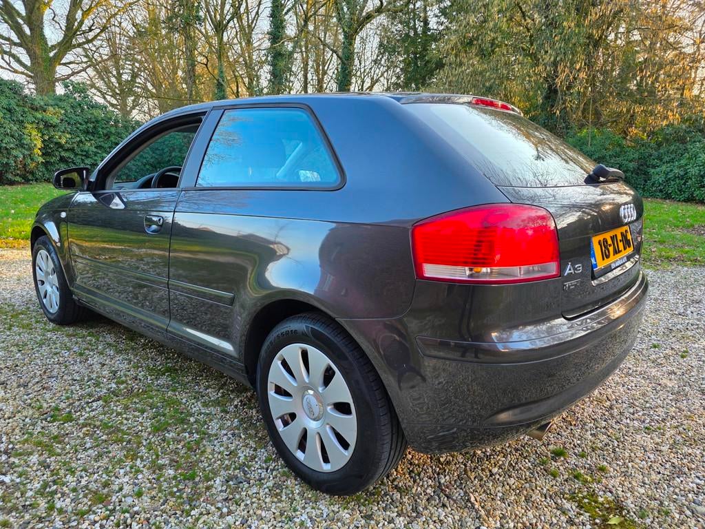 Audi A3 1.6 Attraction AIRCO/cruise *117.000km*, Auto's, Audi, Voorwielaandrijving, Electronic Stability Program (ESP), Gebruikt