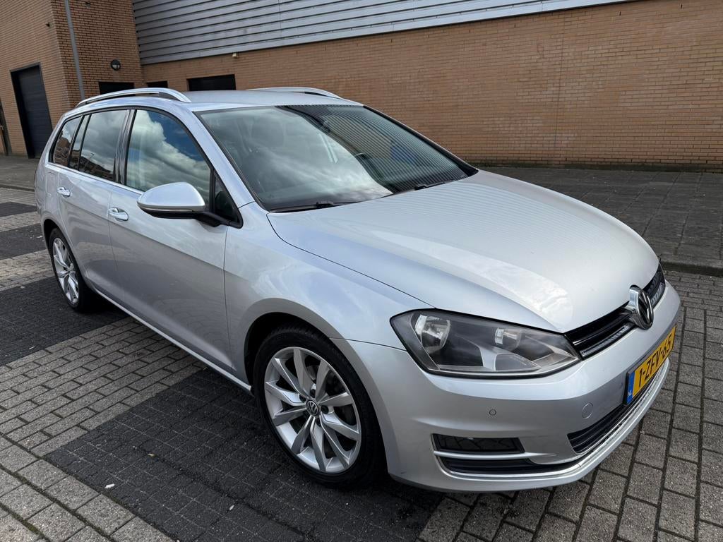Volkswagen Golf 1.2 TSI 105PK Variant 2015 Carplay massage!, Voorwielaandrijving, Euro 5, 4 cilinders, Leder en Stof