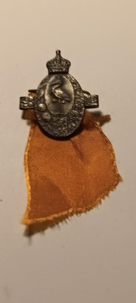 Vintage Speld met Kroon en Ooievaar - Oranje Lint, Ophalen of Verzenden