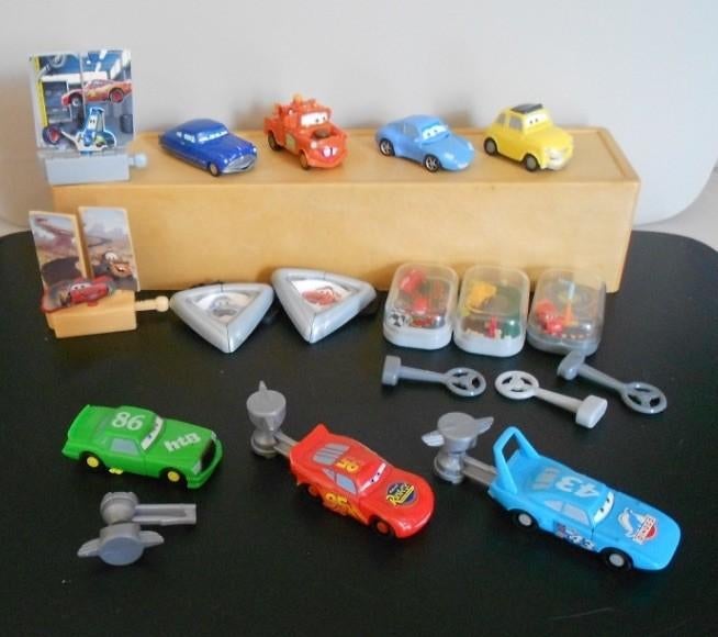 Kindersurprise Ferrero: Serie CARS + 7 Cars-speeltjes =1koop, Verzamelen, Verrassingseieren, Ophalen of Verzenden, Zo goed als nieuw