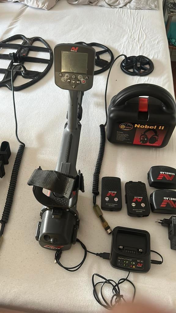 Te koop minelab ctx3030 bouwjaar 2024, Meer dan 30 cm, Ophalen of Verzenden, Zo goed als nieuw, Minelab