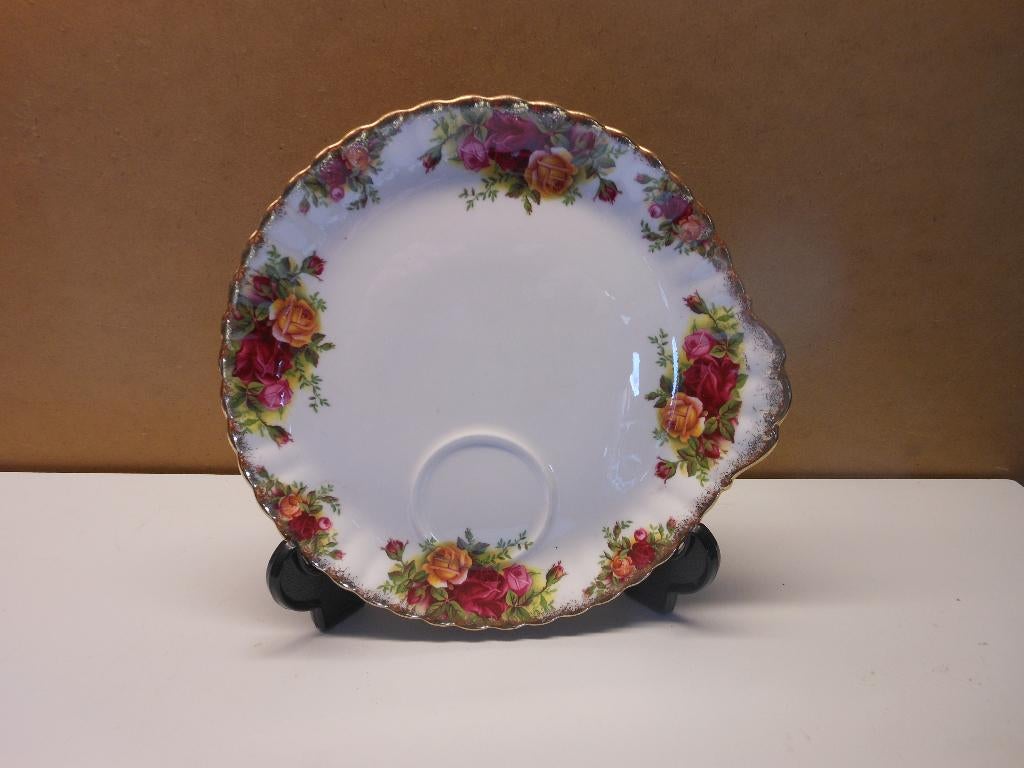 Royal Albert Old Country Roses Party Plate, Ophalen of Verzenden, Zo goed als nieuw, Bord(en), Overige stijlen