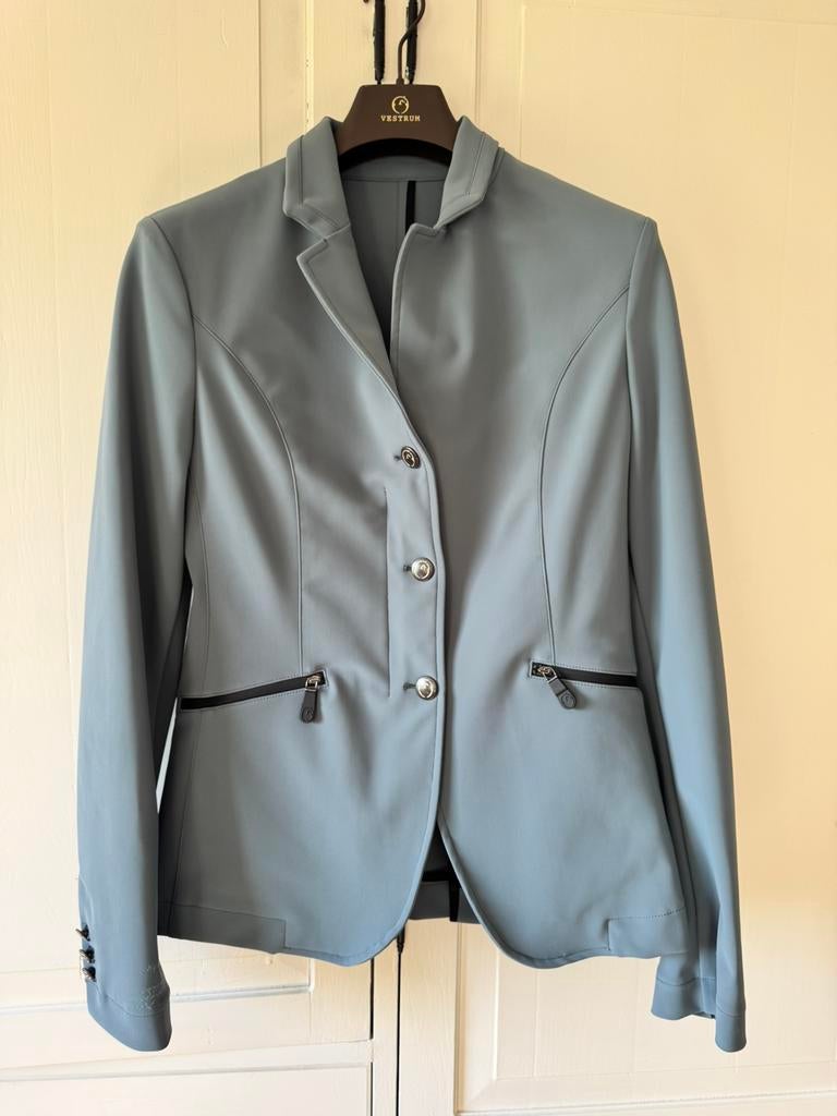 Vestrum, Dieren en Toebehoren, Dressuur, Ophalen of Verzenden, Zo goed als nieuw, Dames