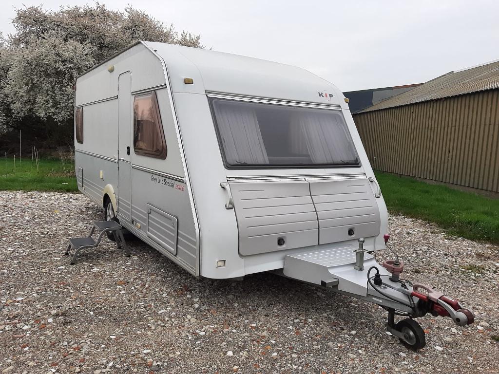 Ervaren Kipcaravan, stalling+mover voor heerlijke vakanties, Rondzit, Kip, Particulier, Kachel